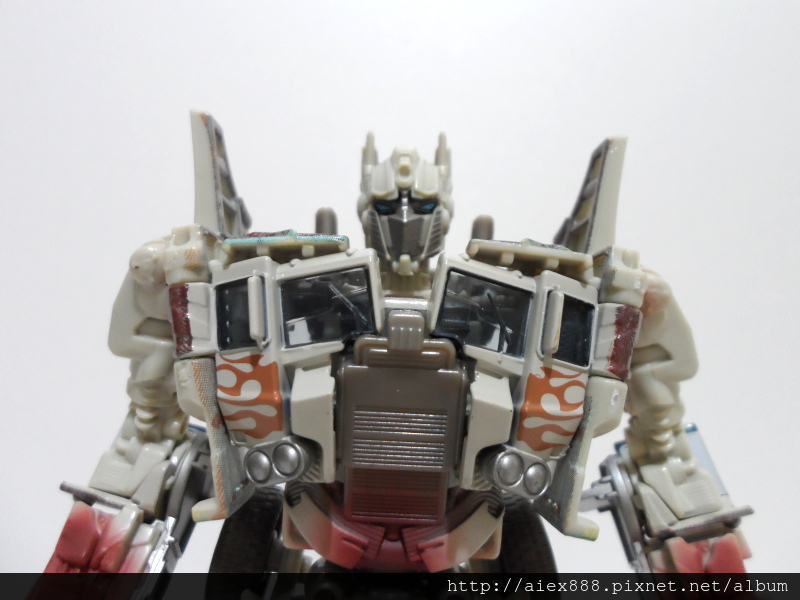 Transformers News: TRU Japan "Rusty" Optimus In Hand Images Transformers News: TRU Japan "Rusty" Optimus In Hand Images