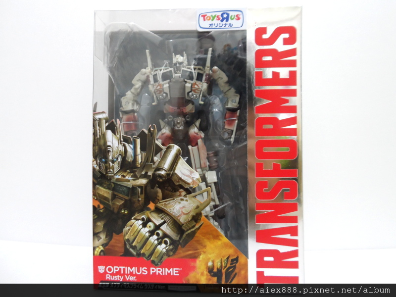 Transformers News: TRU Japan "Rusty" Optimus In Hand Images Transformers News: TRU Japan "Rusty" Optimus In Hand Images