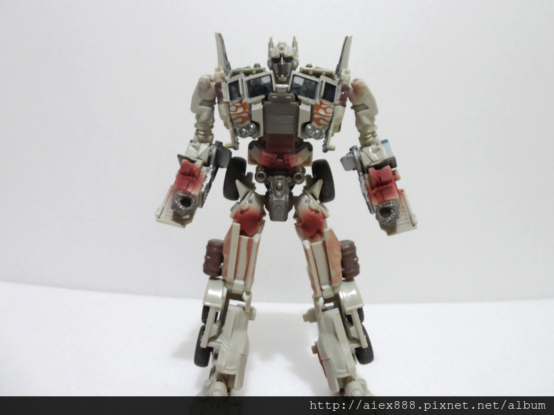 Transformers News: TRU Japan "Rusty" Optimus In Hand Images Transformers News: TRU Japan "Rusty" Optimus In Hand Images