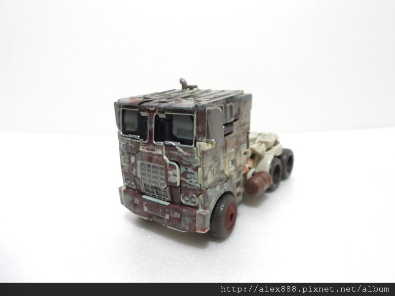 Transformers News: TRU Japan "Rusty" Optimus In Hand Images Transformers News: TRU Japan "Rusty" Optimus In Hand Images