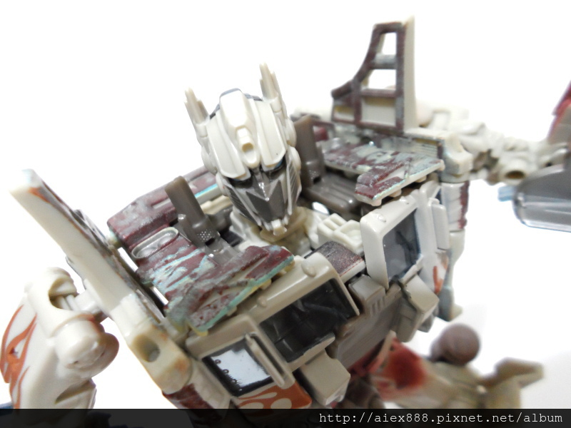 Transformers News: TRU Japan "Rusty" Optimus In Hand Images Transformers News: TRU Japan "Rusty" Optimus In Hand Images