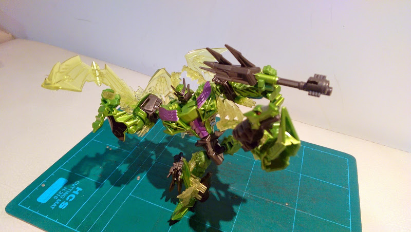 Transformers News: Takara Tomy AoE AD-28 Deluxe Class Snarl In Hand Images Transformers News: Takara Tomy AoE AD-28 Deluxe Class Snarl In Hand Images