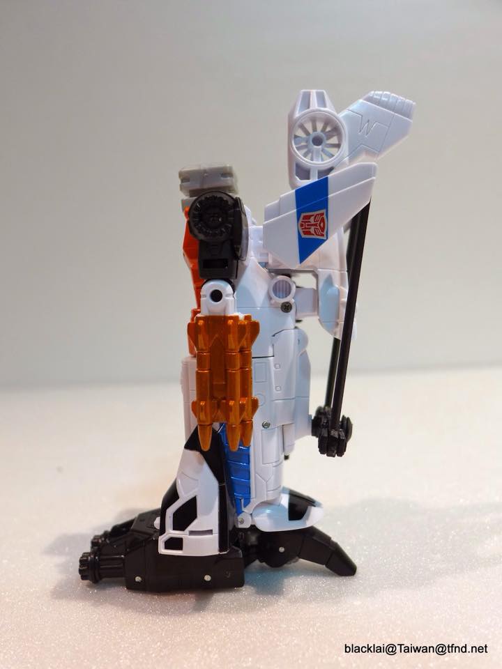Transformers News: Transformers Combiner Wars Alpha Bravo In Hand Images Transformers News: Transformers Combiner Wars Alpha Bravo In Hand Images