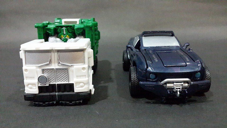 Transformers News: Age of Extinction Power Battlers Junkheap And Vehicon In-Hand Images Transformers News: Age of Extinction Power Battlers Junkheap And Vehicon In-Hand Images