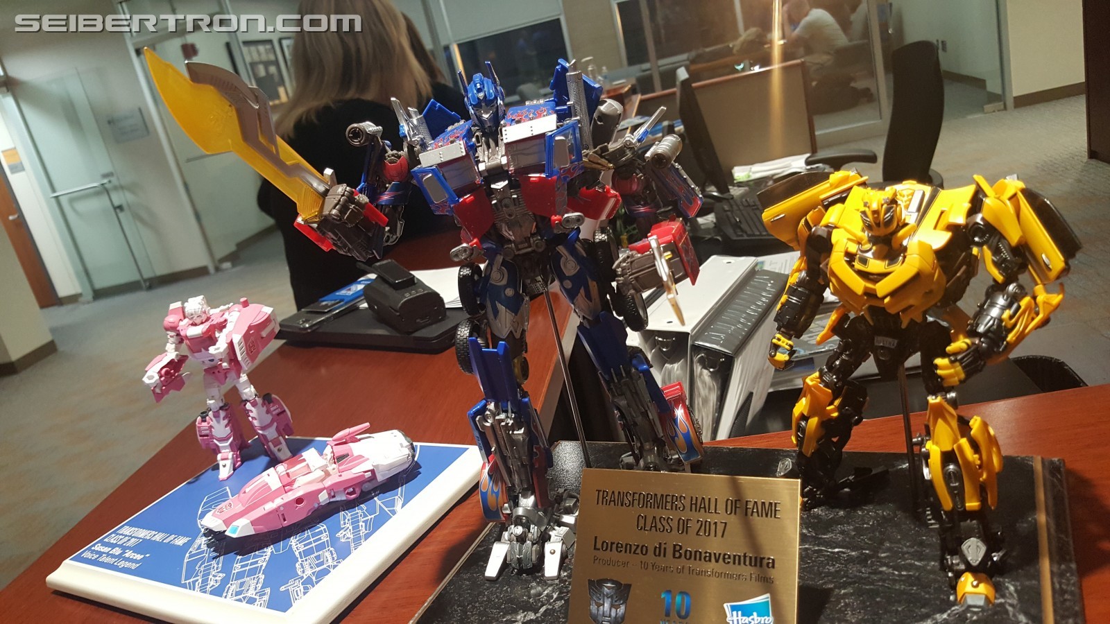 Transformers News: #HASCON 2017 Hall of Fame Awards awarded to Susan Blu and Lorenzo di Bonadventura Transformers News: #HASCON 2017 Hall of Fame Awards awarded to Susan Blu and Lorenzo di Bonadventura
