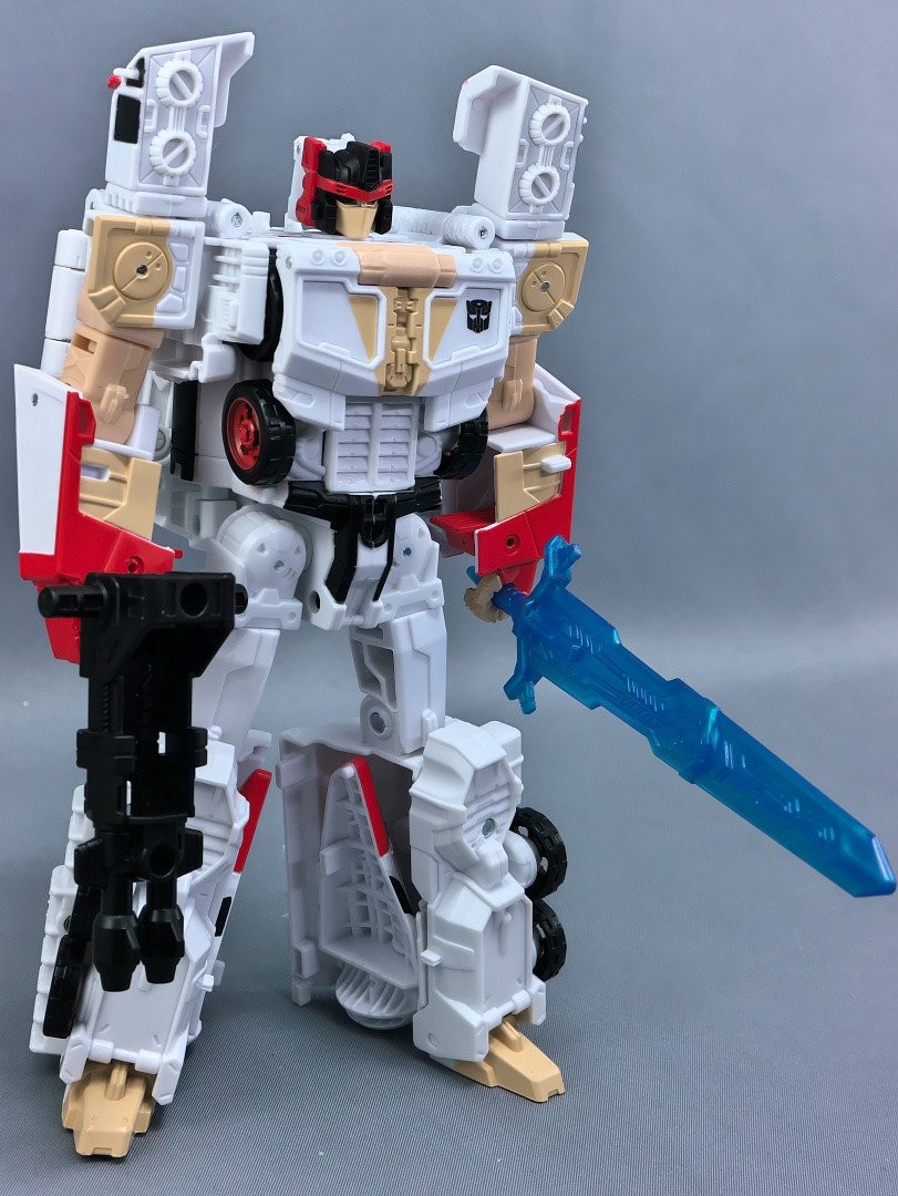 Transformers News: Transformers X Street Fighter II Figures In Hand Images! Ryu vs M. Bison, Chun-Li vs Ken