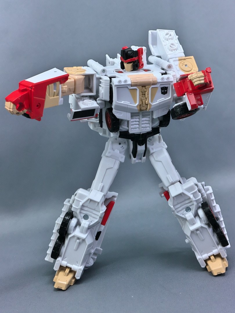 Transformers News: Transformers X Street Fighter II Figures In Hand Images! Ryu vs M. Bison, Chun-Li vs Ken