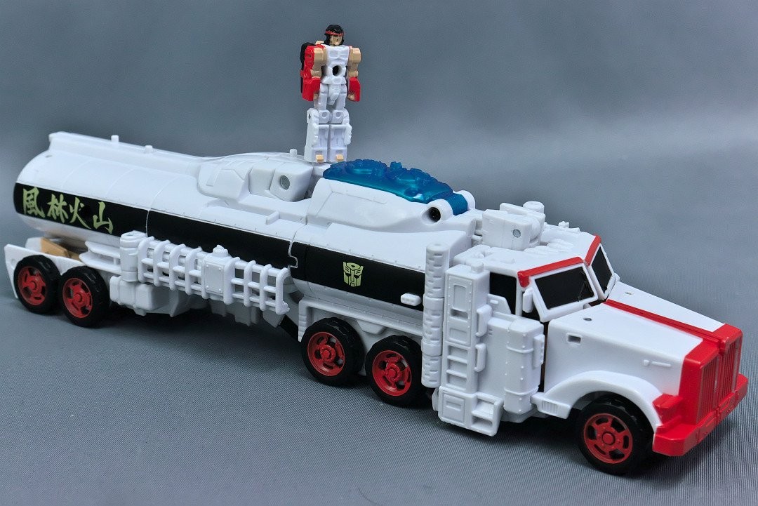 Transformers News: Transformers X Street Fighter II Figures In Hand Images! Ryu vs M. Bison, Chun-Li vs Ken