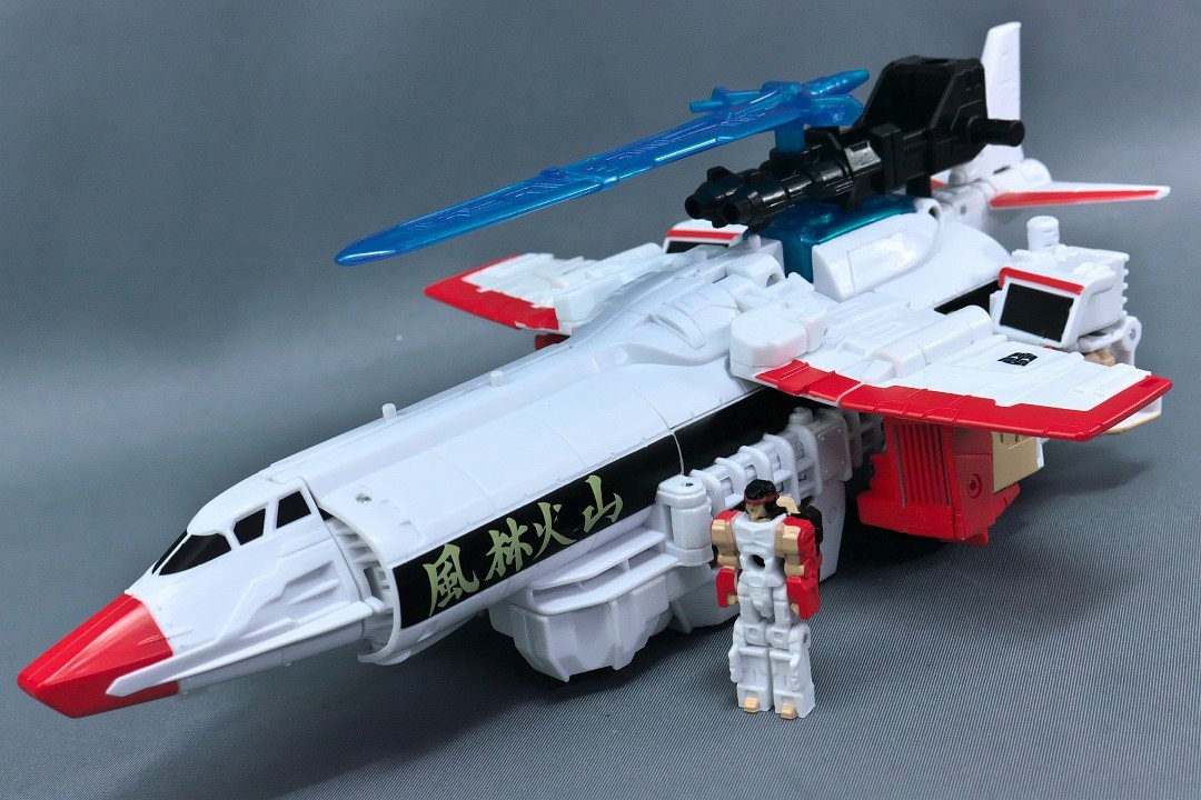 Transformers News: Transformers X Street Fighter II Figures In Hand Images! Ryu vs M. Bison, Chun-Li vs Ken