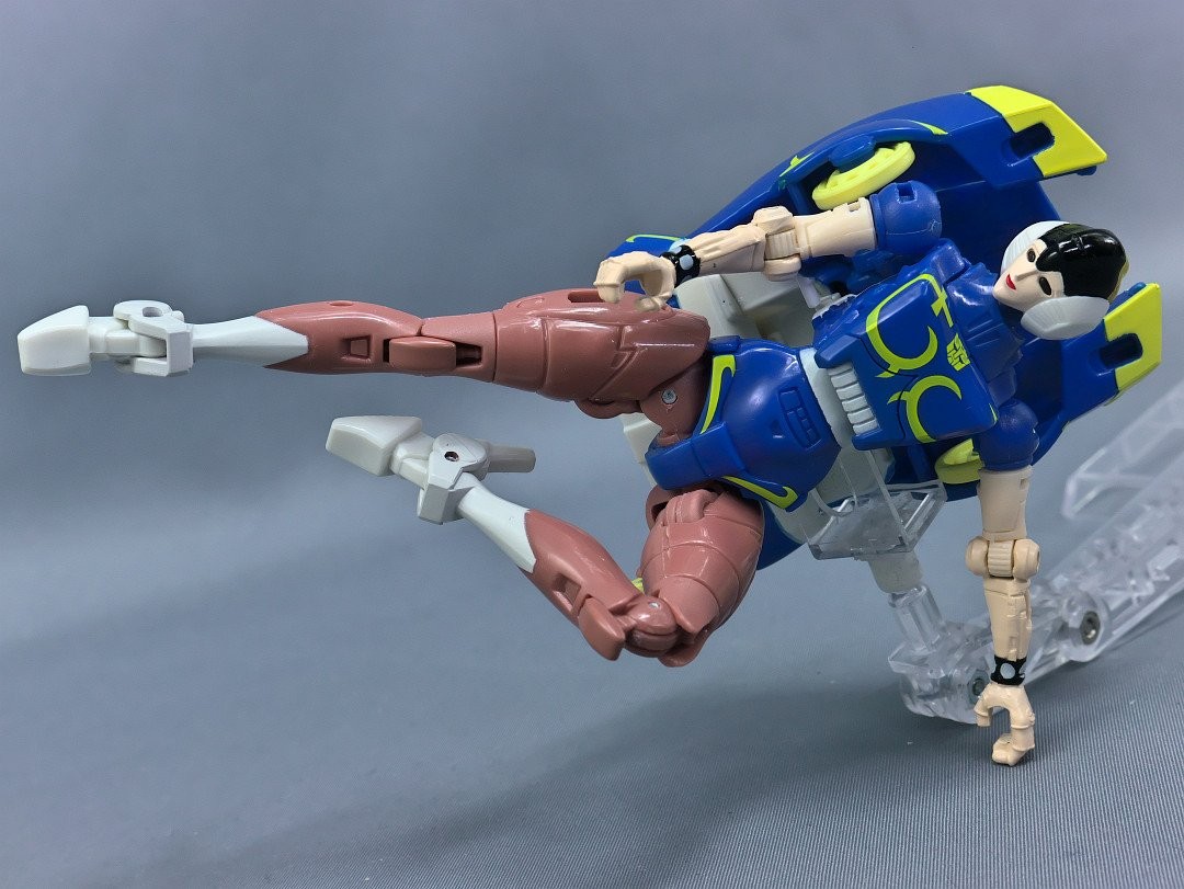 Transformers News: Transformers X Street Fighter II Figures In Hand Images! Ryu vs M. Bison, Chun-Li vs Ken
