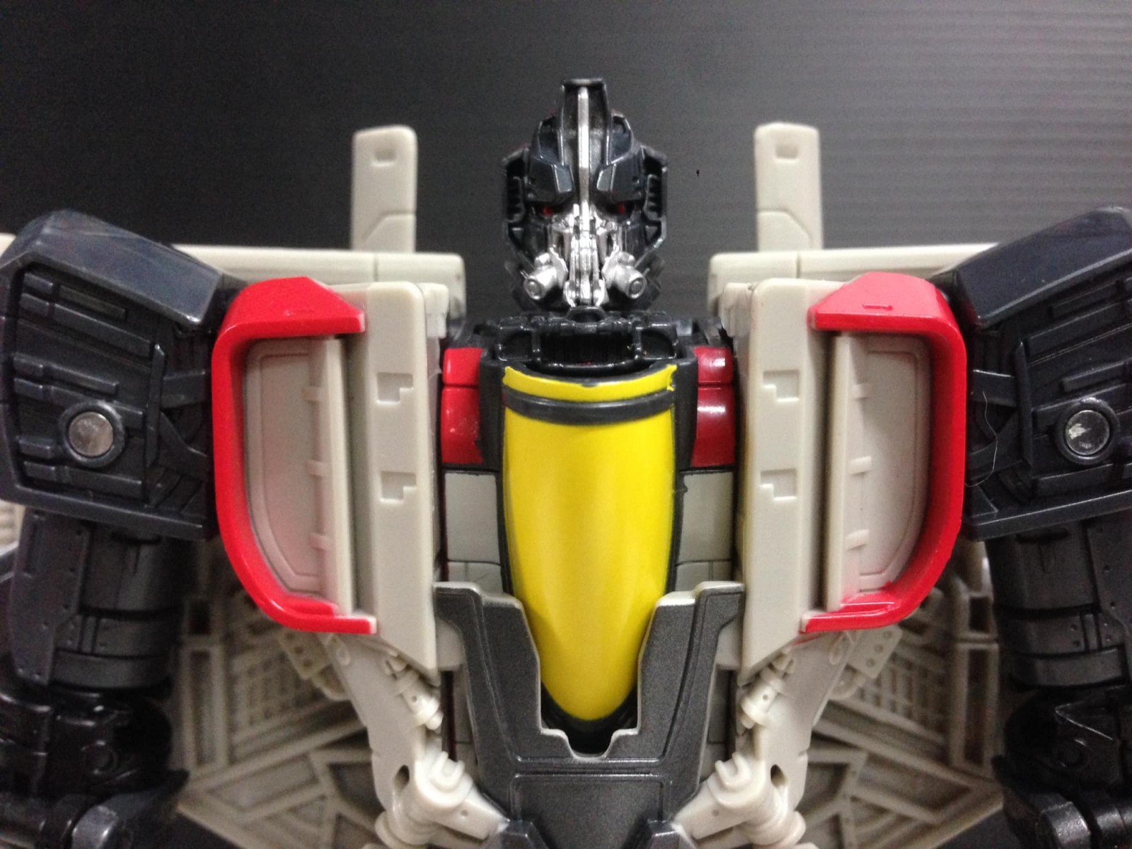 Transformers News: Bumblebee Movie Nitro Blitzwing does indeed have two heads Transformers News: Bumblebee Movie Nitro Blitzwing does indeed have two heads