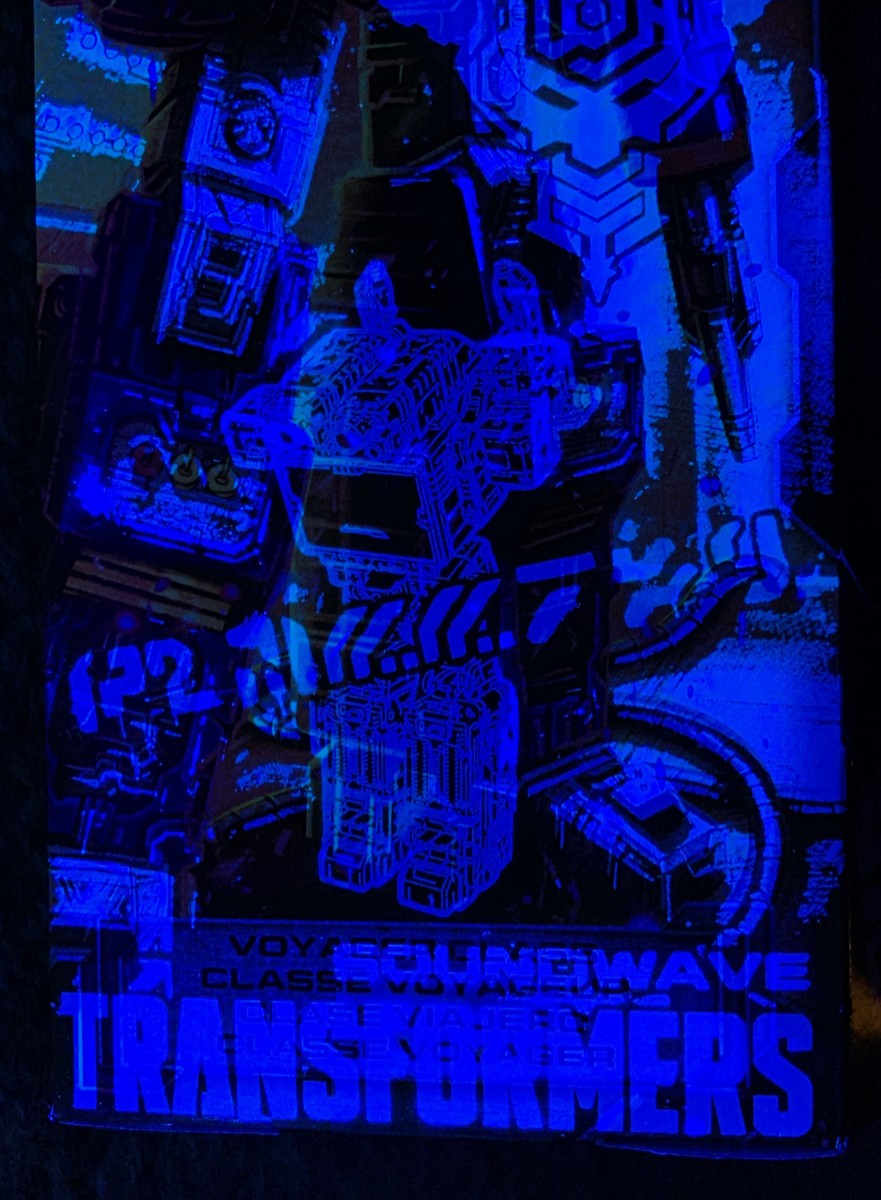 Transformers News: Siege Soundwave's official lamppost mode is hidden on the box, plus new codes Transformers News: Siege Soundwave's official lamppost mode is hidden on the box, plus new codes