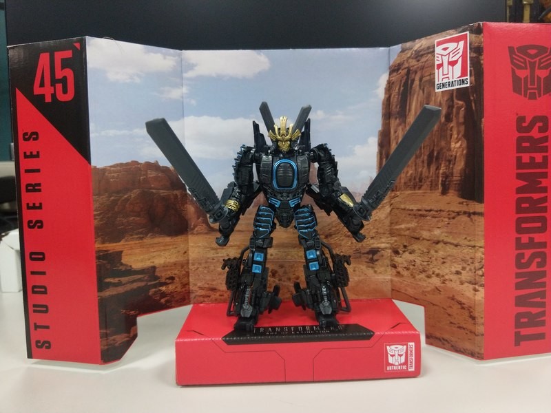 Transformers News: In-Hand Images of Transformers Studio Series SS-45 AOE Helicopter Mode Drift Transformers News: In-Hand Images of Transformers Studio Series SS-45 AOE Helicopter Mode Drift