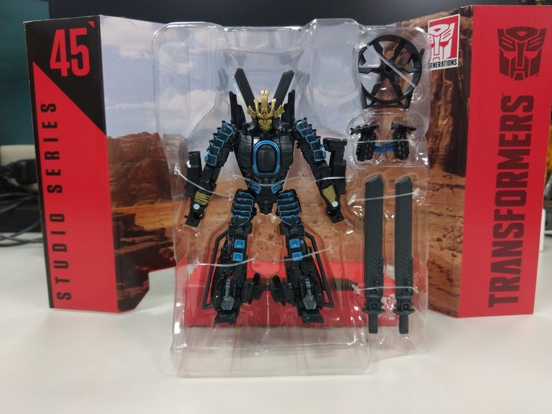 Transformers News: In-Hand Images of Transformers Studio Series SS-45 AOE Helicopter Mode Drift Transformers News: In-Hand Images of Transformers Studio Series SS-45 AOE Helicopter Mode Drift