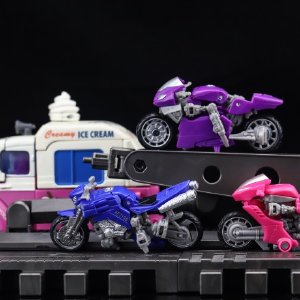Transformers News: New Images of Transformers Studio Series 52 Arcee, Elita 1, Chromia Three Pack