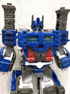 Transformers News: Netflix' Ultra Magnus In stock for $35 at EE and BBTS
