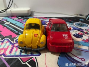 Transformers News: Comparison of Possible Transformers Masterpiece Cliffjumper with MP 45 Bumblebee