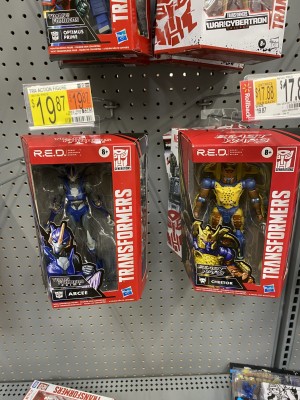 Transformers News: Transformer RED Cheetor and Prime Arcee found at US and Canadian Walmarts
