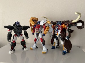 Transformers News: More In-Hand Images of MP 48 Lio Convoy
