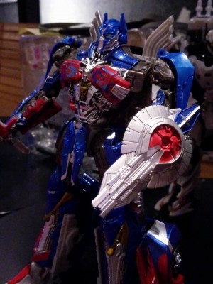 Transformers News: In Hand Images of Hasbro SDCC 2017 Exclusive TLK Optimus Prime