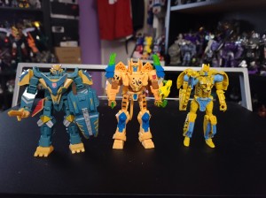 Transformers News: In Hand Images and Written Review of Deluxe Cyberverse Cheetor