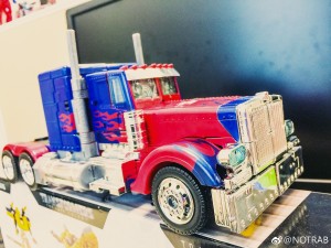 Transformers News: Possible '07 Movie Leader Optimus Prime Redeco And Bumblebee 3-Pack