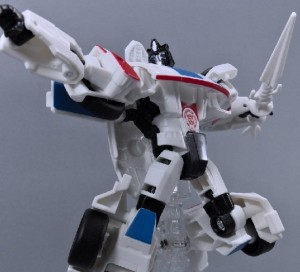 Transformers News: Transformers Robots in Disguise (2015): Chuck Reviews Warrior Class Jazz