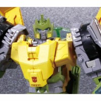 Transformers News: Official Images: Takara Tomy Transformers Generations TG-21 Blitzwing and TG-22 Springer