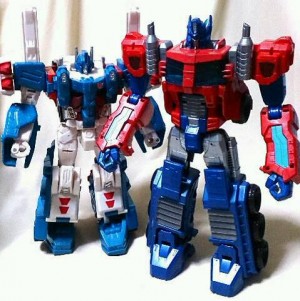 Transformers News: Transformers Generations Cyber Series Line Optimus Prime Comparison Images