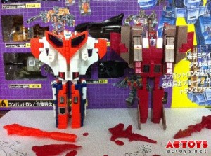 Transformers News: First in hand pictures of Platinum Blitzwing and Astrotrain