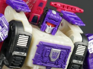 Transformers News: New Galleries: WFC Siege Voyager Class Apeface with Spasma