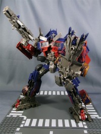 Transformers News: Additional Looks at Transformers DSM DA-28 Striker Optimus Prime