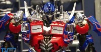 Transformers News: Video Preview of Transformers Dual Model Kit Optimus Prime & Bumblebee