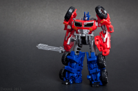 Transformers News: Transformers Prime Beast Hunters Cyberverse Commanders Optimus Prime and Bulkhead In-hand Images