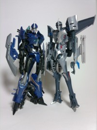 Transformers News: Transformers Prime First Edition Arcee and Starscream In-Hand Images
