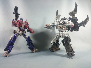 Transformers News: In Hand Images of Optimus, Megatron, Shockwave and Bumblebee from 10th Anniversary Movie The Best Line