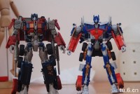 Transformers News: Comparison of Transformers HFTD Voyager Optimus Prime &  Movie 1 Voyager Optimus Prime