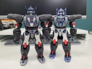 Transformers News: In Hand Images of Netflix Wave 3 Voyagers with Comparisons