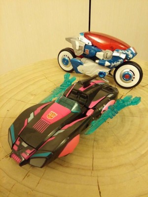 Transformers News: New decos for Generations Arcee and Chromia