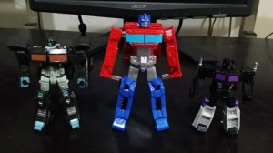 Transformers News: First In Hand Images of New Transformers 4.5" Optimus Prime Figure