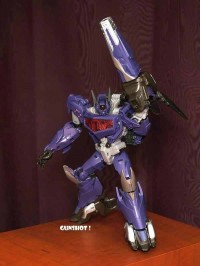 Transformers News: In-Hand Images: Transformers Prime Beast Hunters Voyager Shockwave