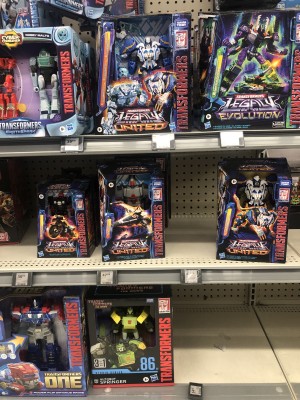 Transformers News: Entire Walmart Exclusive Star Raider Line Found in Canada + Reviews