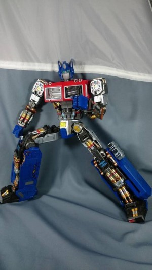 Transformers News: Ultimetal UM-01 Optimus Prime In-Hand Images