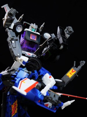 Transformers News: Video Review - Takara Tomy Transformers Masterpiece MP-25L Loudpedal
