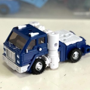 Transformers News: Images of What Looks like Kingdom Pipes and Blue Bluestreak