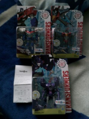 Transformers News: Warrior Class Starscream, Power Surge Optimus, and Paralon from Robots in Disguise Clash of the Transformers sighting