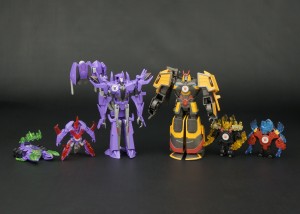 Transformers News: New Galleries: Transformers Adventure Micronshooter TAV24 Fracture and TAV27 Drift Sets
