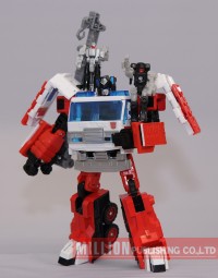 Transformers News: New Images: Million Publishing Exclusive Transformers Generations Artfire