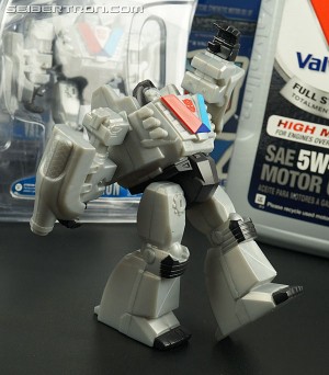 Transformers News: New Gallery: Transformers The Last Knight Valvoline Promotional Figure VALVOTRON