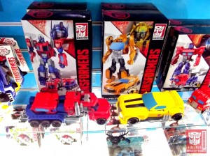 Transformers News: First live images of the Transformers Generations Cyber Series toys